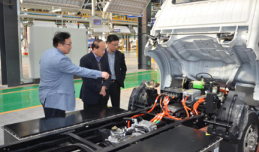 Academician Zhang Jiujun of Shanghai University inspected the company