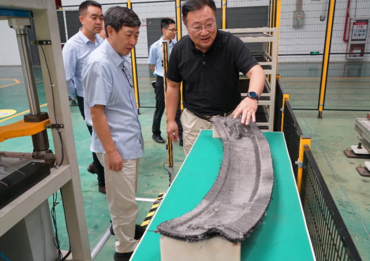 Academician Wang Hai visited the company