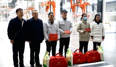 悦达汽车集团领导 慰问困难职工并检查国新公司节前安全生产